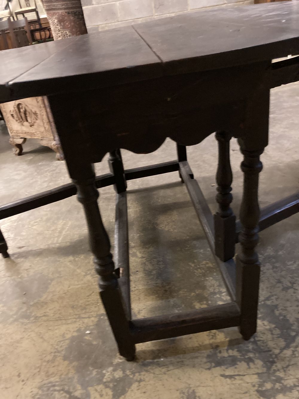 A late 17th century oak oval topped gateleg dining table, 140cm extended depth 114cm height 73cm